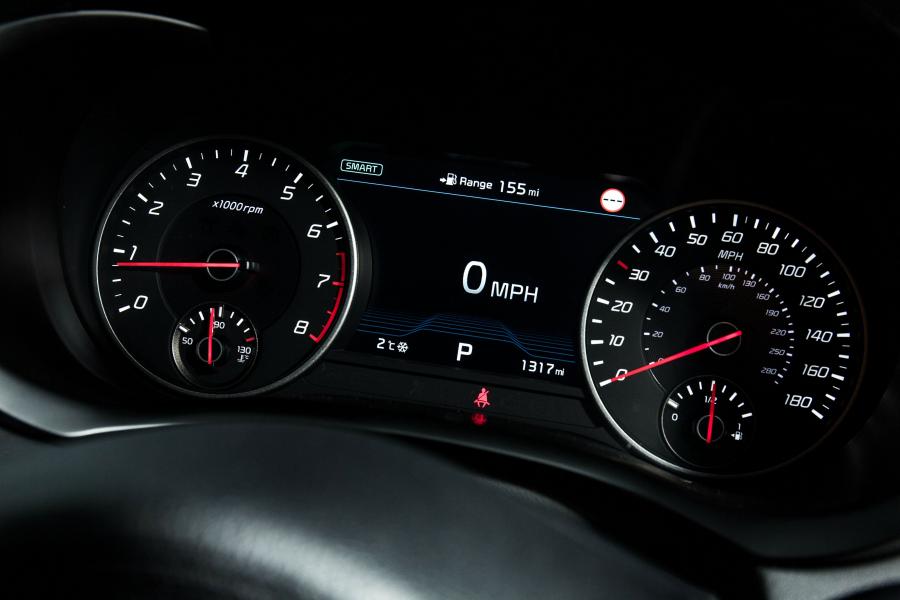 Панель приборов Kia Stinger GT-Line S (CK) 2017 года  (UK) (фото 2 из 41)